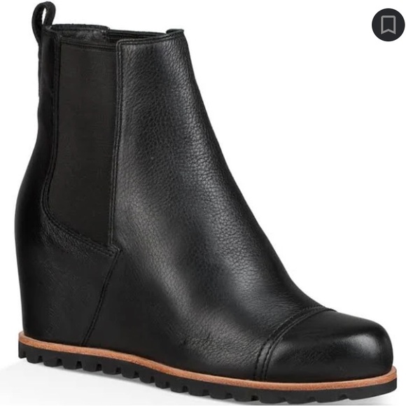 UGG Shoes - UGG Pax Wedge Boot Leather in Black Size 5